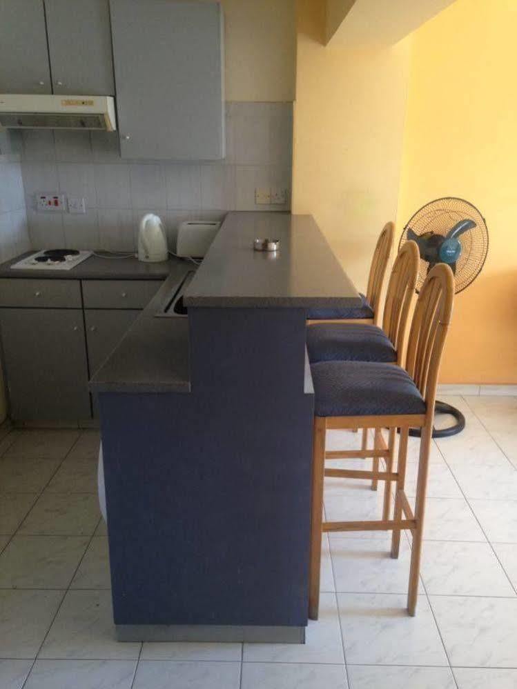 לימסול Lobelia Apartments מראה חיצוני תמונה