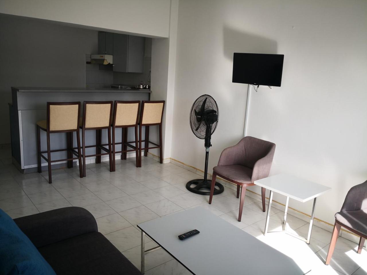 לימסול Lobelia Apartments מראה חיצוני תמונה